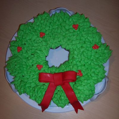 Christmas Cupcake Wreath