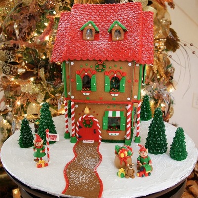 Santa's Gingerbread House 2009