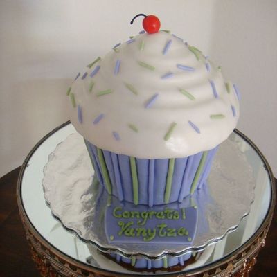 3D Giant Cupcake