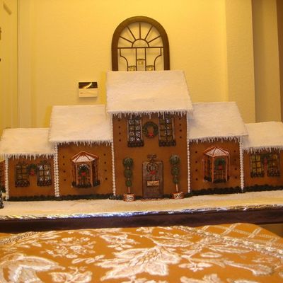 Gingerbread House (Front View)