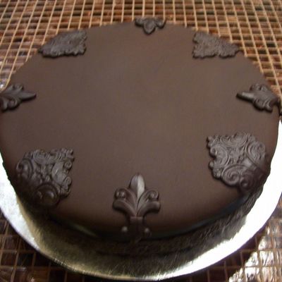 Chocolate Fondant Fleur De Lis Groom's Cake