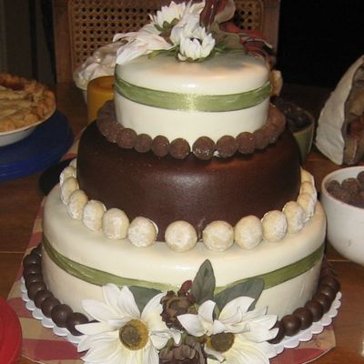 Wedding/anniversary Cake