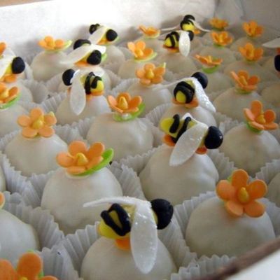 Beehive Cake Truffles 2600