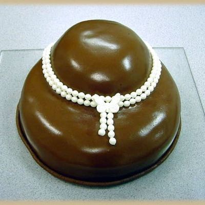 Pearl Necklace On Bust