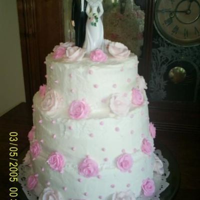 Round Wedding Cake For Brother In Law