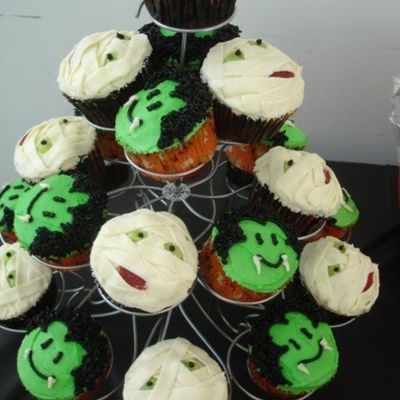 Halloween Mummy And Monster Cupcakes
