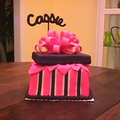 Cassie Pink, Black & White Present