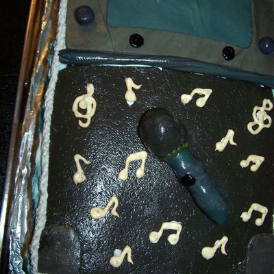 Lindsay's Karaoke Party Cake