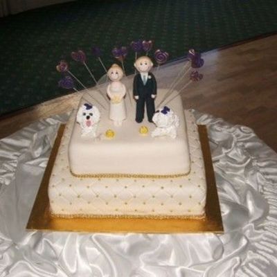 2 Tier Chocolate Mud With Bride/groom & Doggies