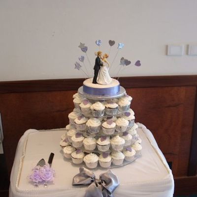 Cup Cake Tower With Separate Cake