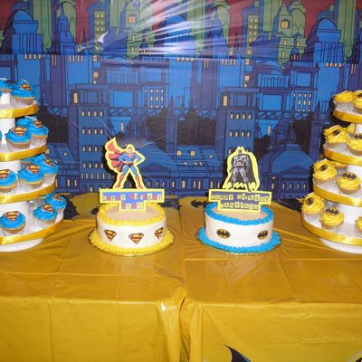 Batman & Superman Cupcakes