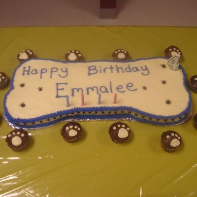Dog Bone With Cupcakes