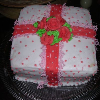 Lace Present Cake