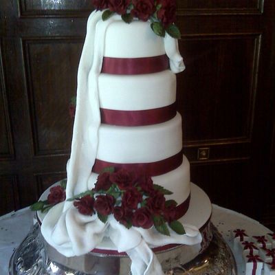 Vanilla Cream Wedding Cake (Sugar Paste)