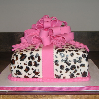 Leporad Print Present Cake