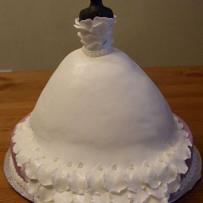 Back View Of Bridal Shower Cake