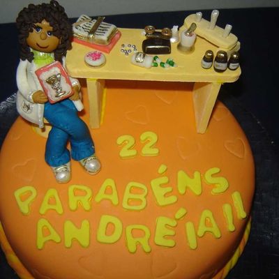 My Niece Andreia Is Graduating This Year In Pharmacy So I Made This Cake With Some Things That She Uses Everyday To Comemorate Her Birthd