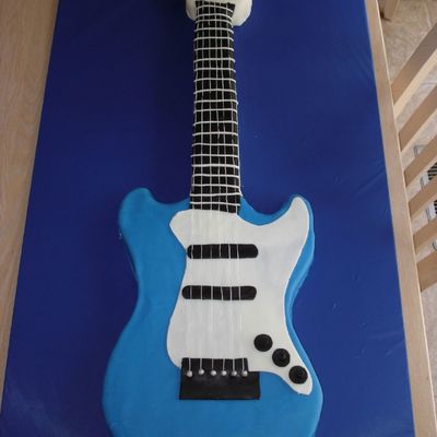 Guitar Cake For A Child's Birthday