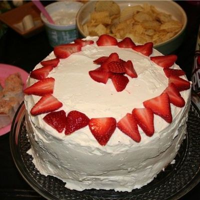 White Chocolate Strawberry Cake