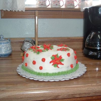 Pointsettia Cake