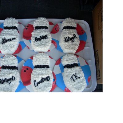 Bowling Pin Individual Cakes For State