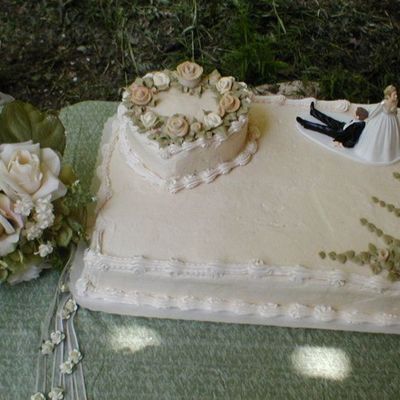 Wedding Cake Sheet Cake With Heart And Fondant Roses