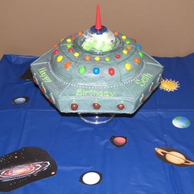 Alien Spaceship Cake