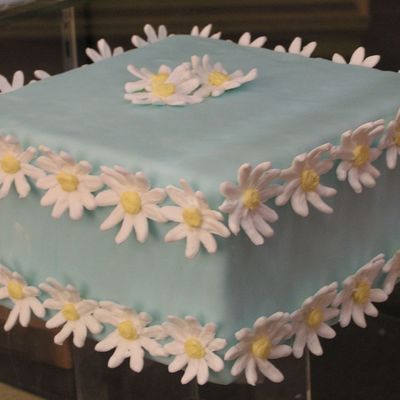 Fondant With Daisies