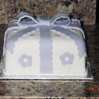 Fondant Present Cake