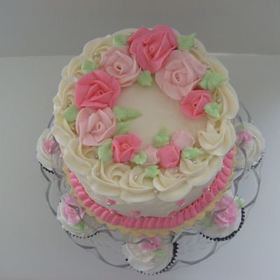 6" Birthday Cake W/ Cupcakes