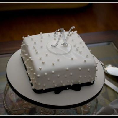 Black And White Pearl Cake