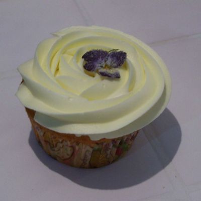 Sugar Pansy Cup Cake