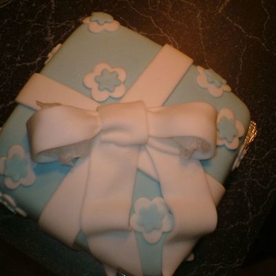 Blue_Present_Cake_003.jpg