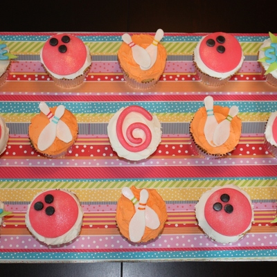 Bowling Cupcakes