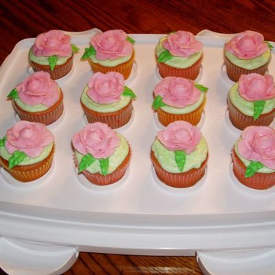 Rose_Cupcakes_002.jpg