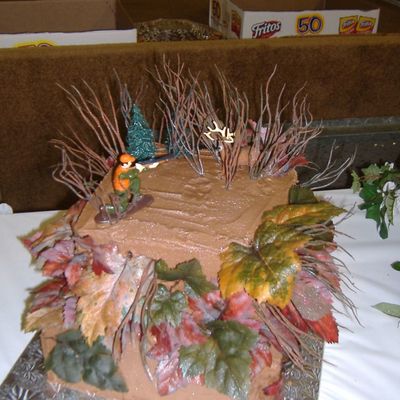 Mossy Oak Grooms Deer Hunter Cake