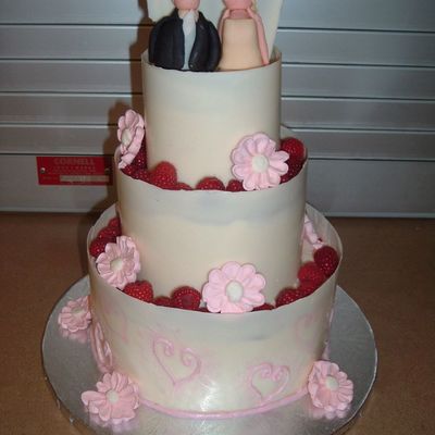 White Chocolate Collar Cake