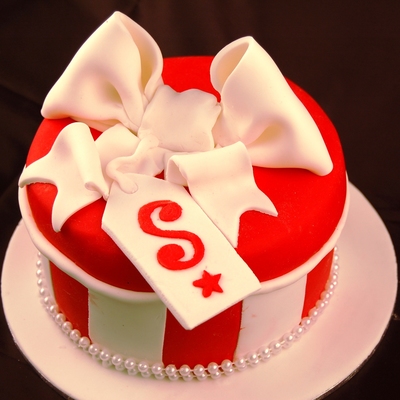Red Gift Box Cake