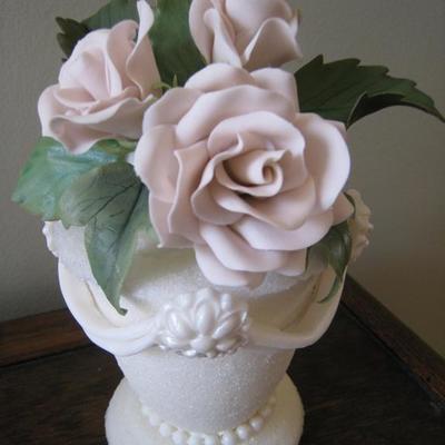 Gumpast Roses With Sugar Vase