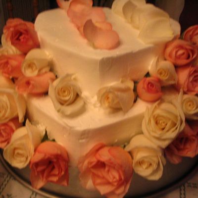 Anniversary Cake With Roses