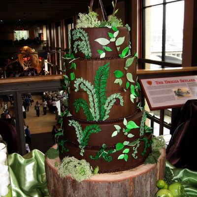 Woods-Y Wedding Cake