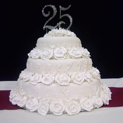 White Rose 25Th Anniversary Cake