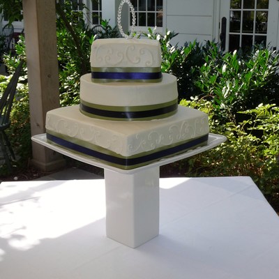 Laura & Bobbie's Cake 10-3-09