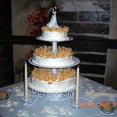 Peal_Wedding_Cake.jpg