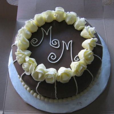 Round Chocolate Cake
