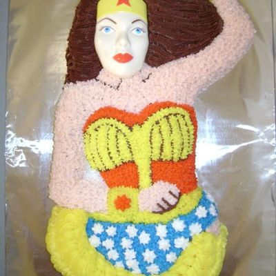 Wonder Woman Cake