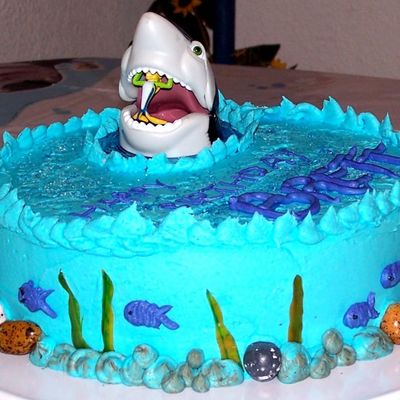 Bretts_Shark_Cake.jpg