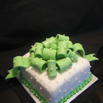 Square With Green Bow & Pearls
