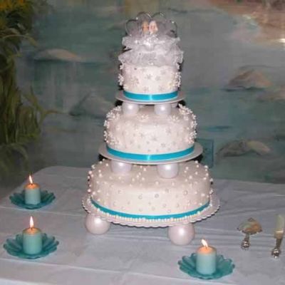 Pearls And Daisies Wedding Cake