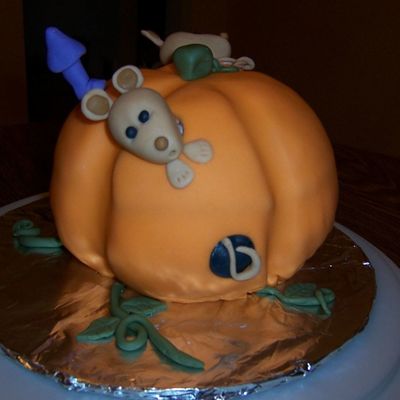 Pumpkin Cake With Mice